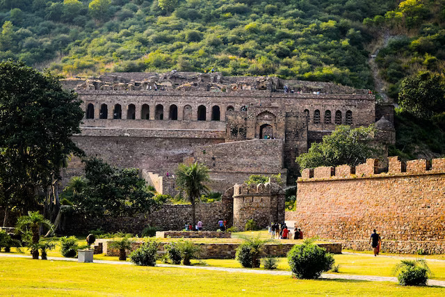 10 Things to Know About Bhangarh Fort, The Most Haunted Place in India