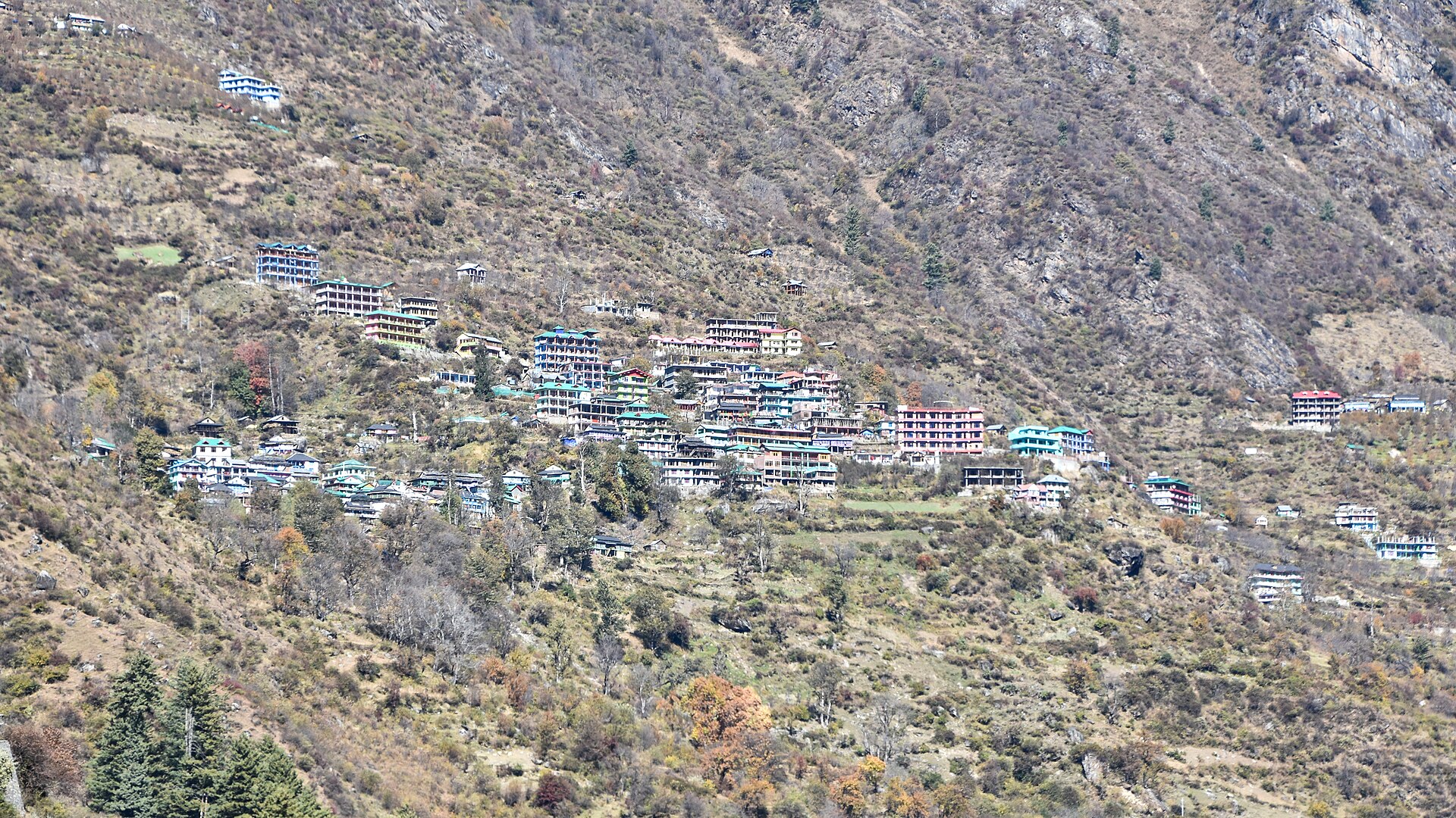 The unmarked trail behind Tosh most trekkers never find