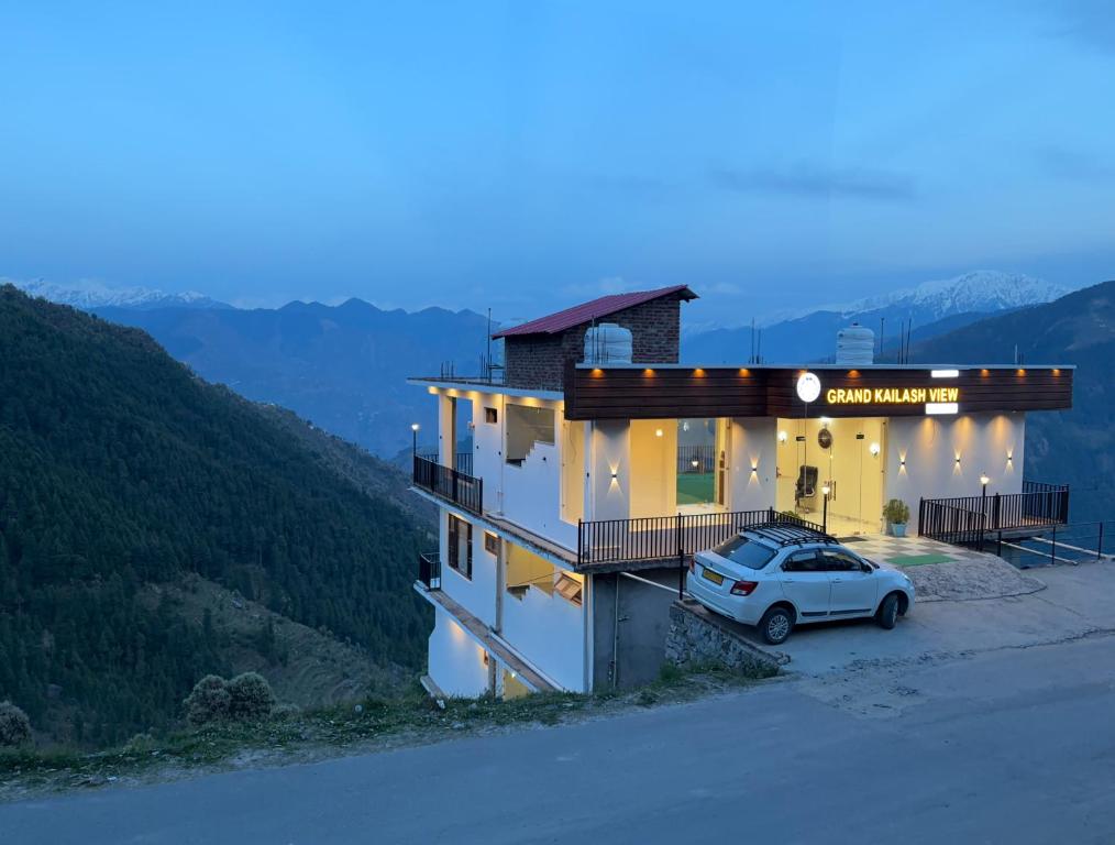 Grand Kailash view homestay -near Khajjiar